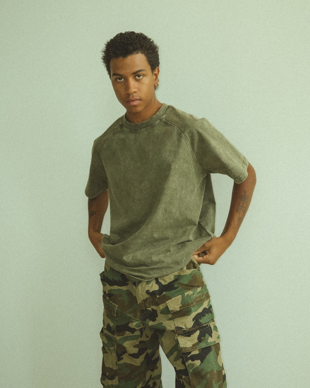 ACID WASH VINTAGE TEE // ARMY GREEN