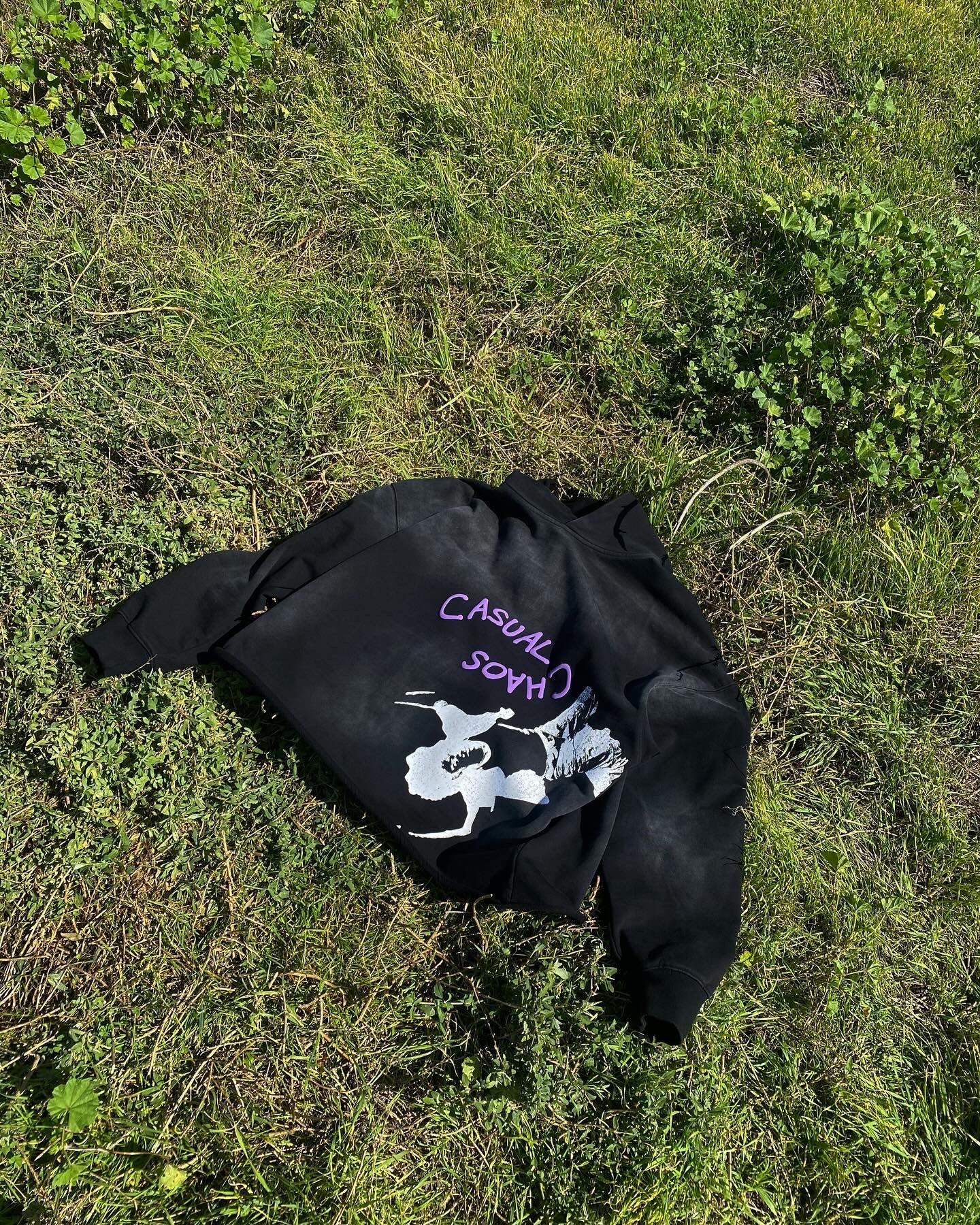 COOL WITH CHAOS CROPPED HOODIE